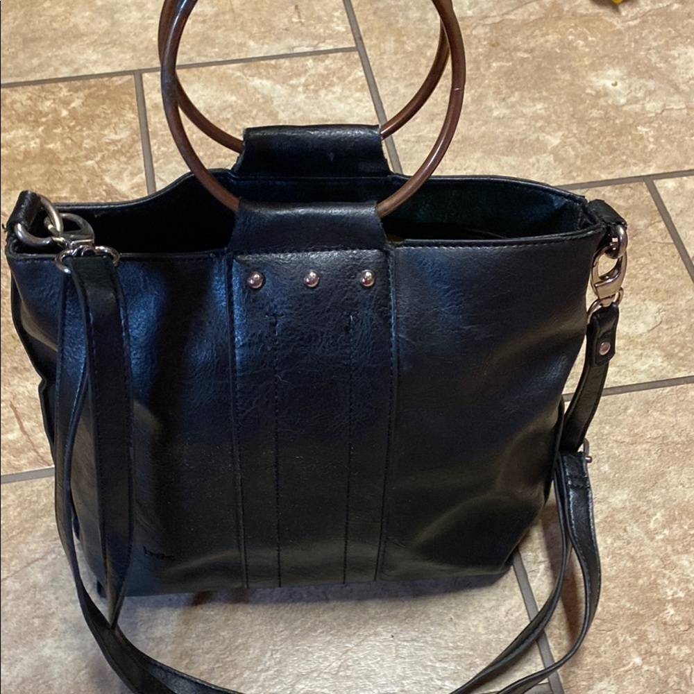 Classic B.O.C. Black Leather Shoulder Bag with Structured Design Practical